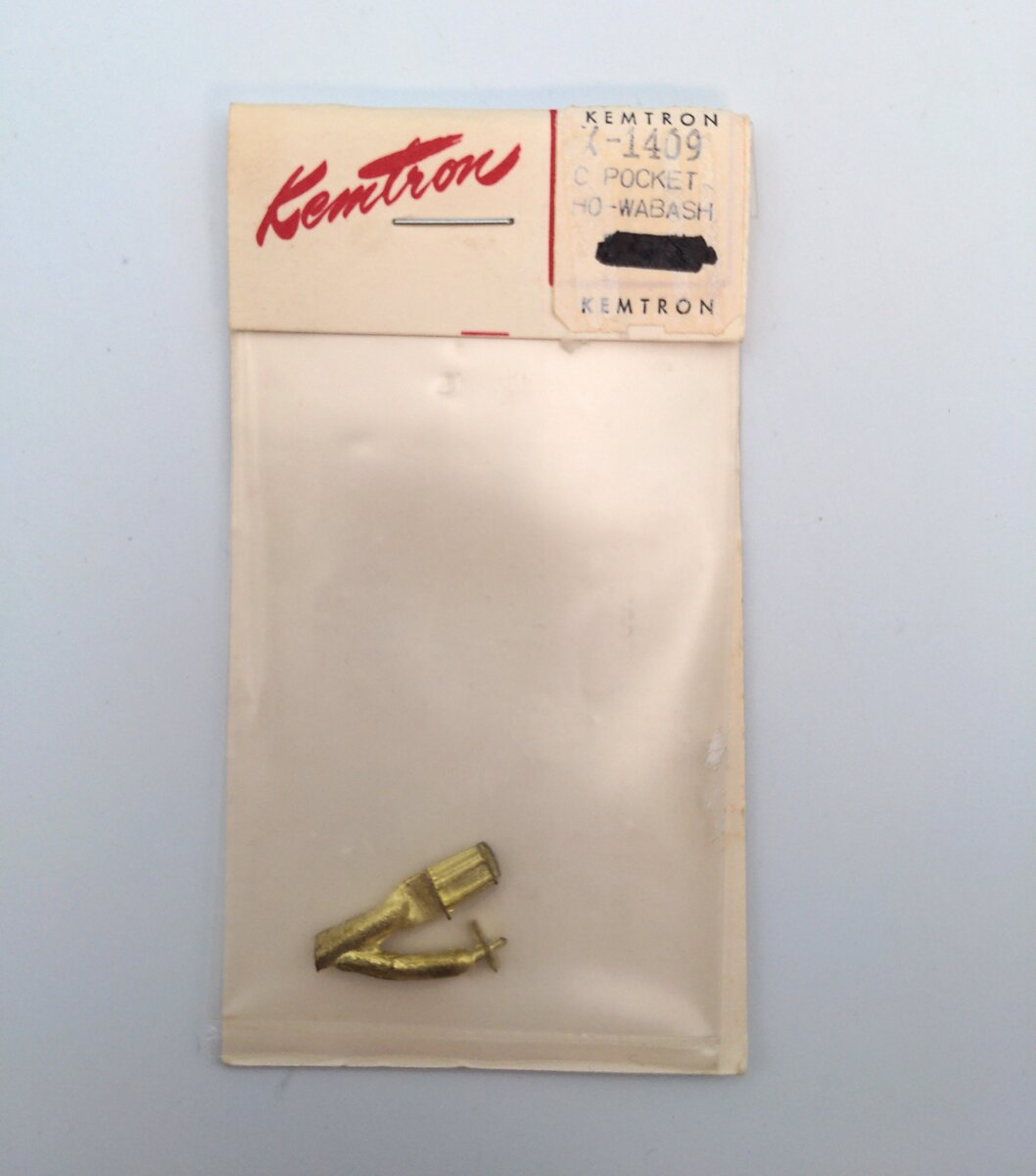 Kemtron X-1409 HO Coupler Pocket and Plate-Wabash Pilot