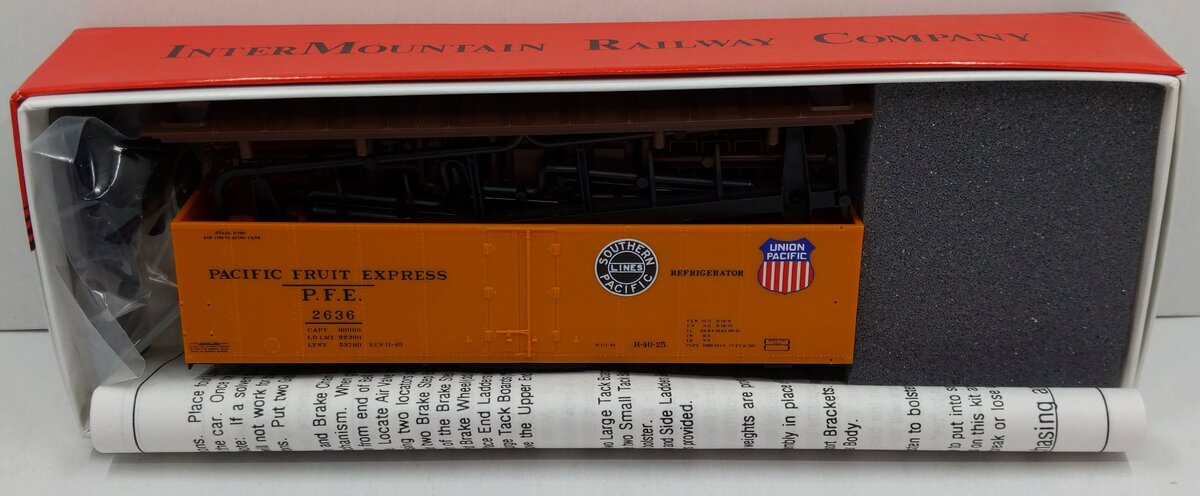 InterMountain 2636 HO Pacific Fruit Express R40-25 Reefer Double Herald Car Kit