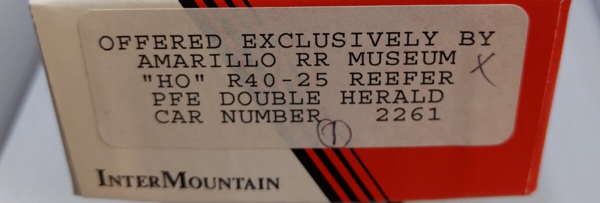 InterMountain 2261 HO Pacific Fruit Express R40-25 Reefer Double Herald Car Kit