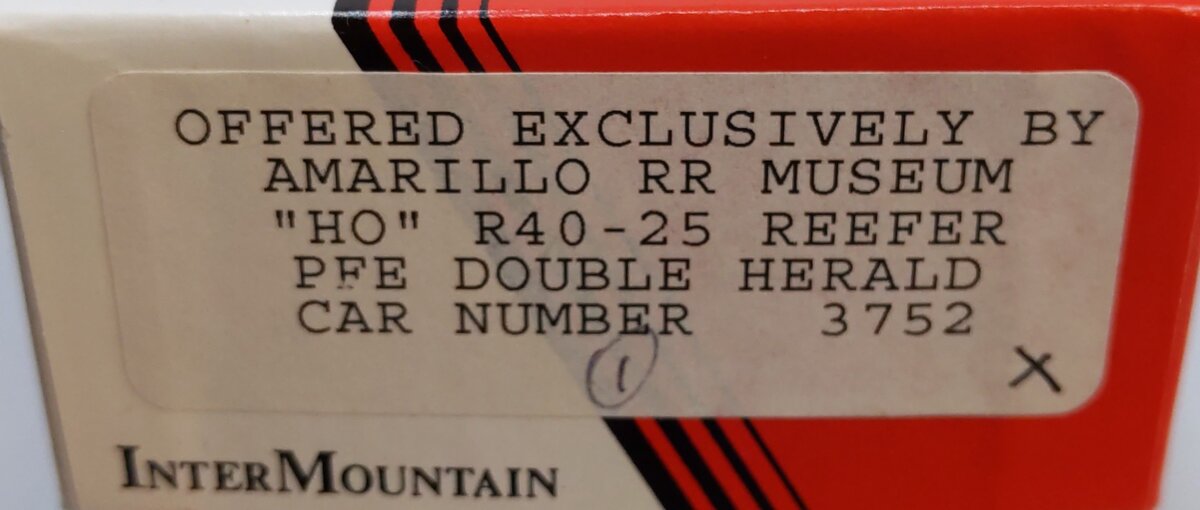 InterMountain 3752 HO Pacific Fruit Express R40-25 Reefer Double Herald Car Kit