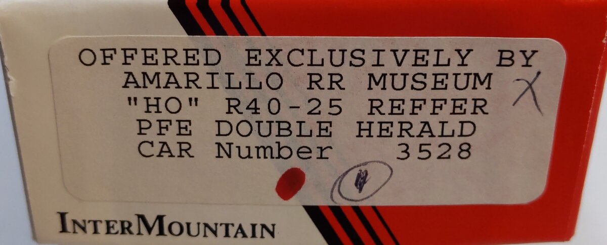 InterMountain 3528 HO Pacific Fruit Express R40-25 Reefer Double Herald Car Kit