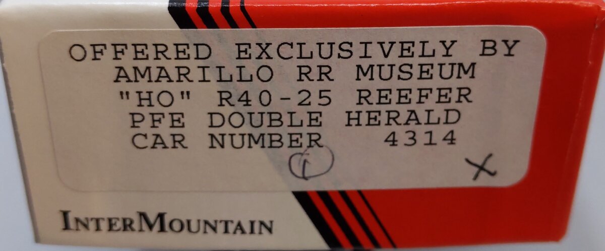 InterMountain 4314 HO Pacific Fruit Express R40-25 Reefer Double Herald Car Kit