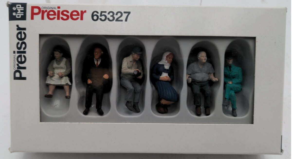 Preiser 65327 O Seated People Figures 2 Senior W/Drinks (Set of 6)