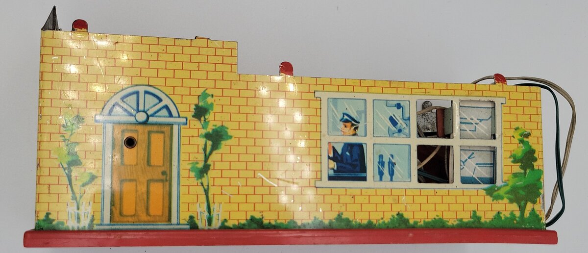 Marx 081424 Prewar Yellow Tinplate HO Whistle Station with Wiring - Incomplete