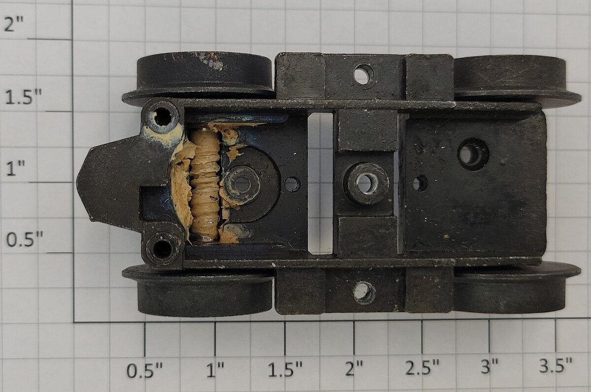 Lionel 18501-1 NW-2 Diesel Switcher Engine Dummy Truck without Center Screw