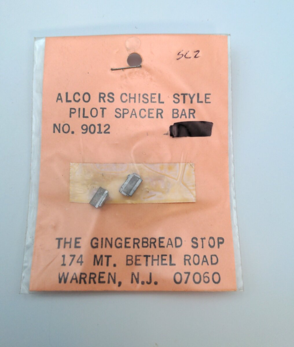 The Gingerbread Stop 9012 HO Alco RS Chisel Style Pilot Spacer Bar (Set of 2)