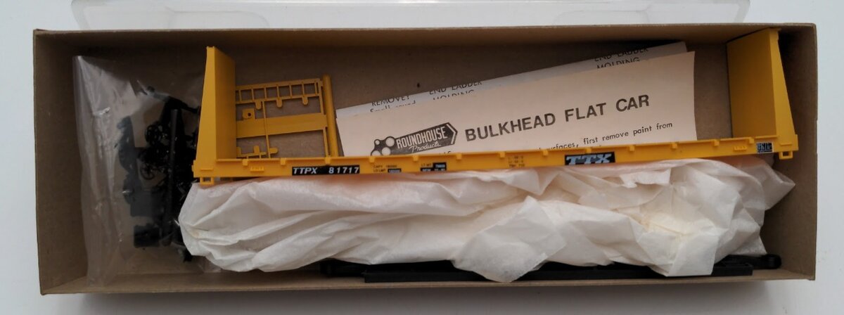 Roundhouse 1320 HO Scale TTX 60' Bulkhead Flatcar Road # 81717 Kit