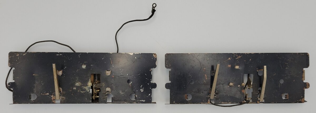 Lionel 3651-10 Prewar Log Dump Car Frame with Actuators (Set of 2)