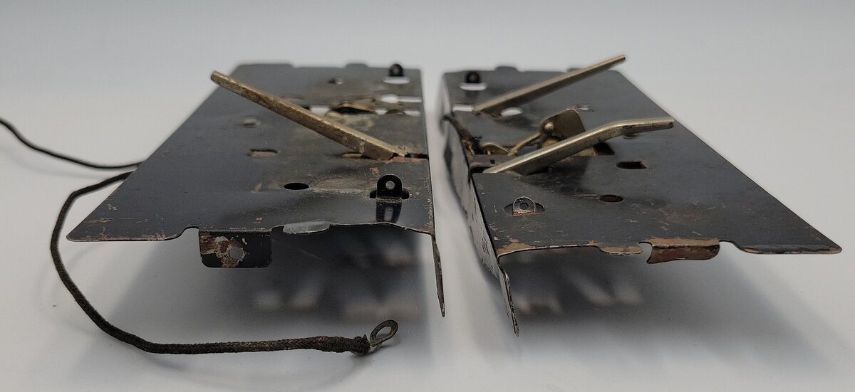 Lionel 3651-10 Prewar Log Dump Car Frame with Actuators (Set of 2)