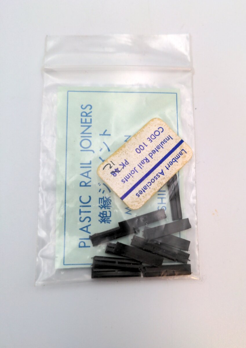 Lambert HO Code 100 Insulated Rail Joints (Pack of 12)