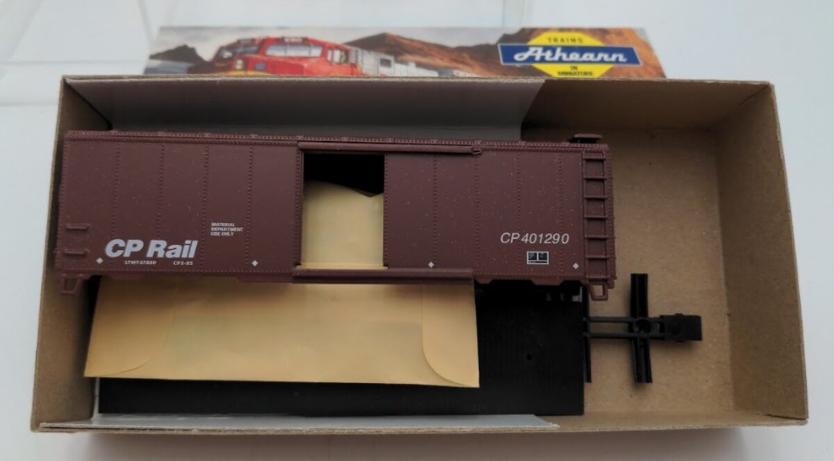 Athearn 1103 HO Scale Work Car 40' Box Car CP Rail Road # 401290 Kit