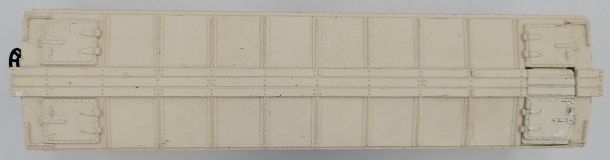 Lionel 3472-61 White Milk Car Shell w/ Operating Hatch and Broken Door Frames