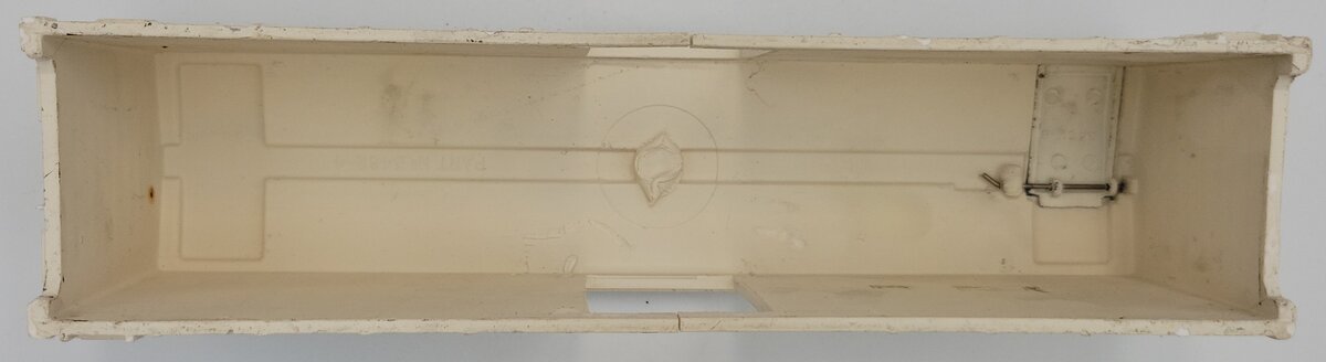 Lionel 3472-61 White Milk Car Shell w/ Operating Hatch and Broken Door Frames