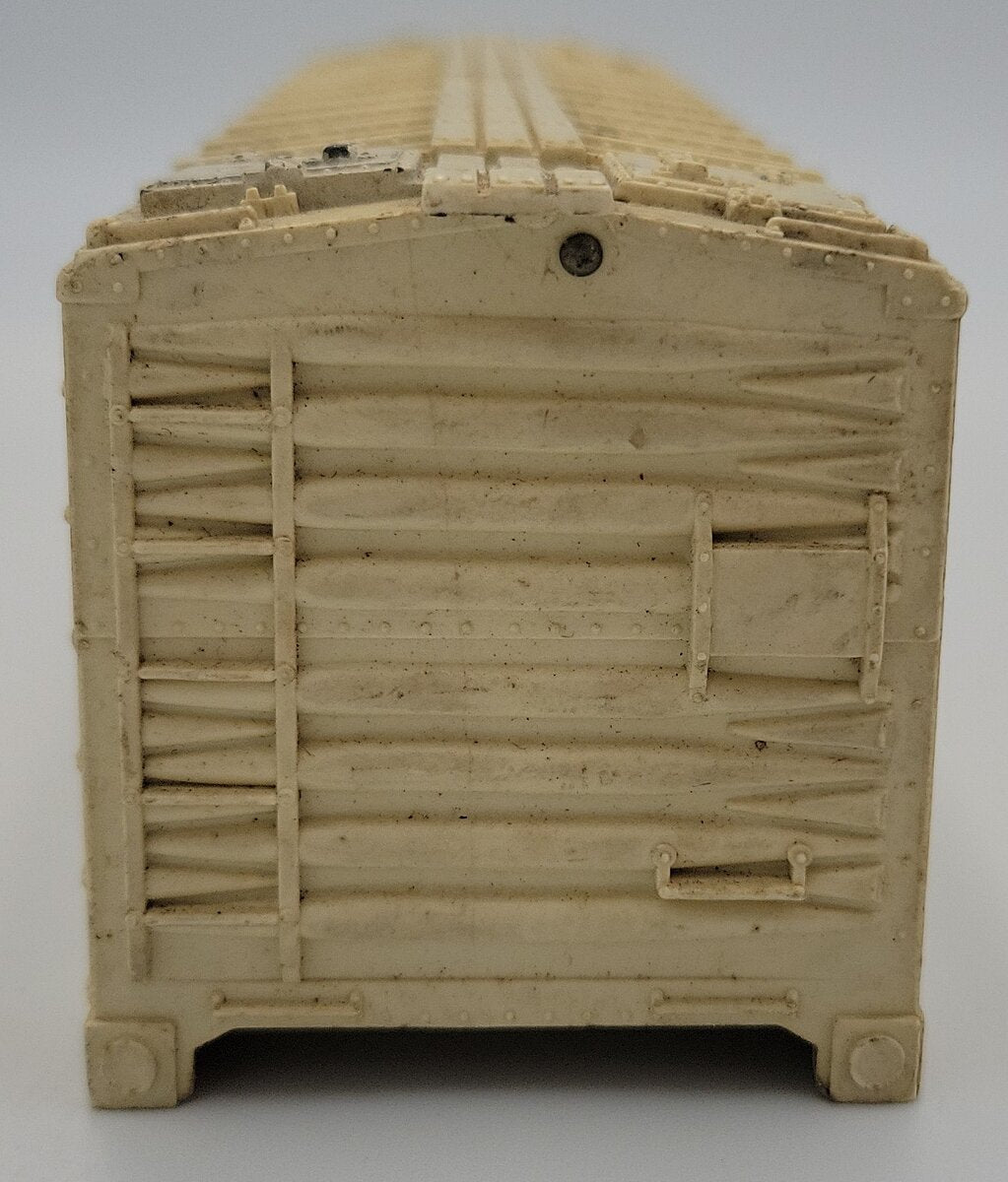 Lionel 3472-61 Eggshell Milk Car Shell w/ Operating Hatch and Broken Door Frames