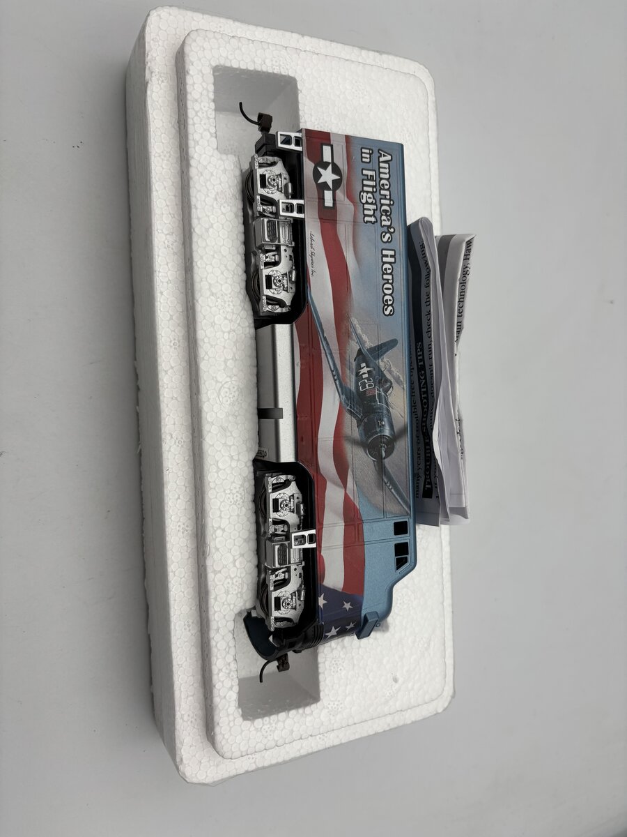Hawthorne Village 14-01121-001 HO Americas Heros In Flight F7A Diesel Locomotive