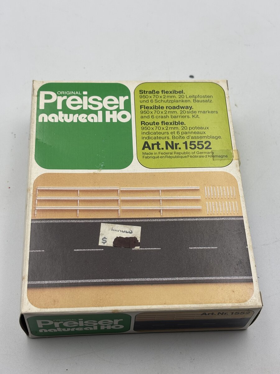 Preiser 1552 HO 950 x 70 x 2mm Flexible Roadway