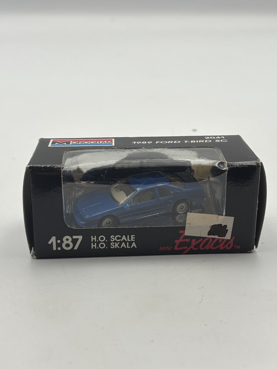 Monogram 2041 HO 1:87 1989 Ford T-Bird SC