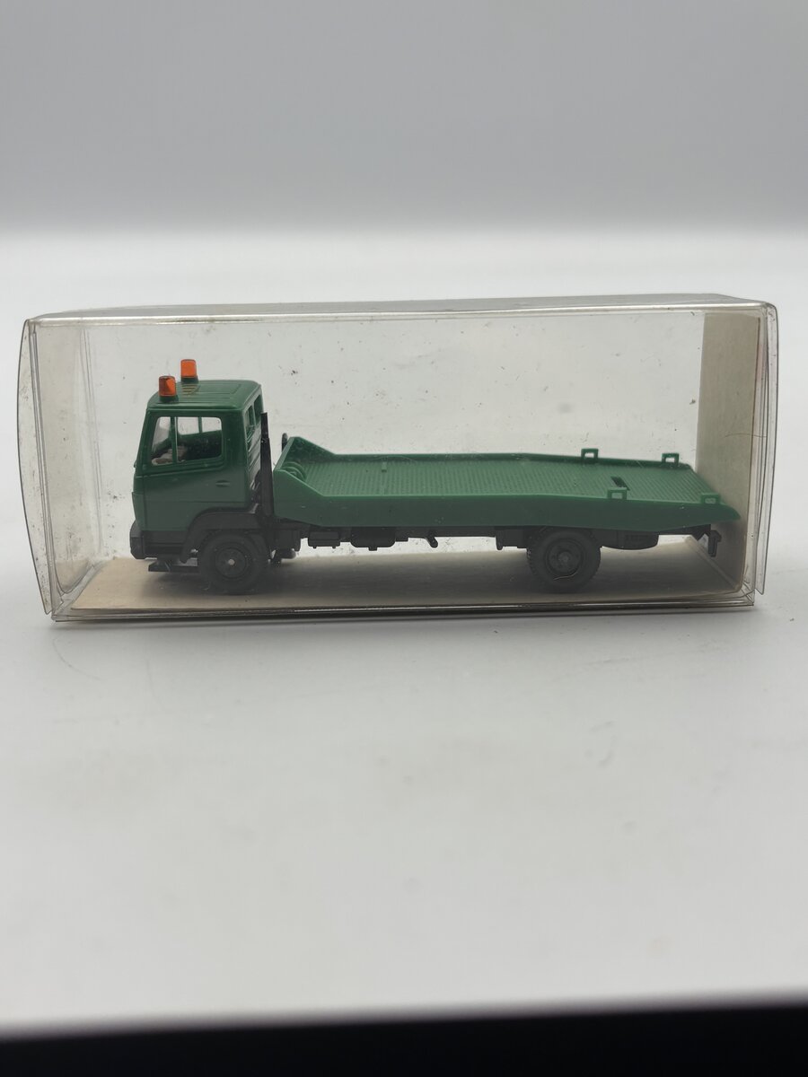 Wiking 20633 HO MB 817 Abschlepp-Wagen