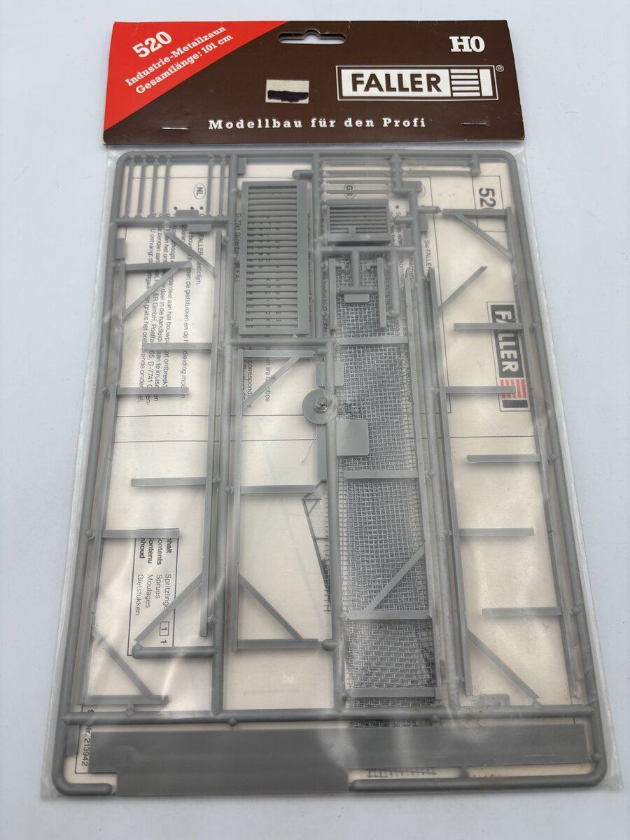 Faller 520 HO Industrial Metal Fencing Kit 101cm
