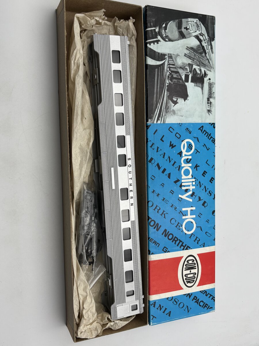 Con-Cor 800F HO 85 Ft Streamline Corrugated Pass 10/6 Sleeper Southern Railway