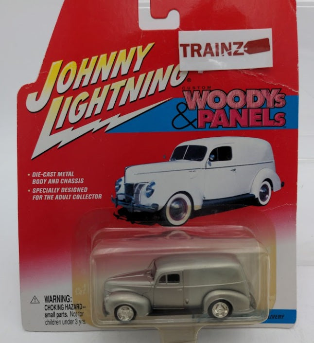 Playing Mantis 377-02 1:64 Johnny Lightning Silver Woodys & Panels 40 Ford Sedan