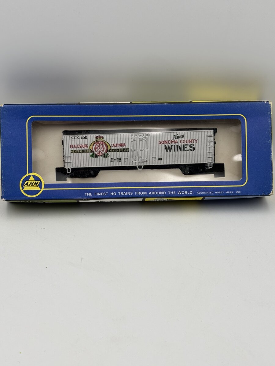 AHM 5296J HO Scale Sonoma County Wines Private Owner Reefer K.T.X. 6012