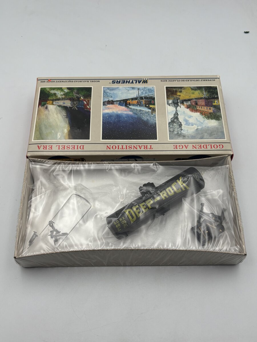 Walthers 932-5017 HO Scale 36Ft Deep Rock Tank Car #6606