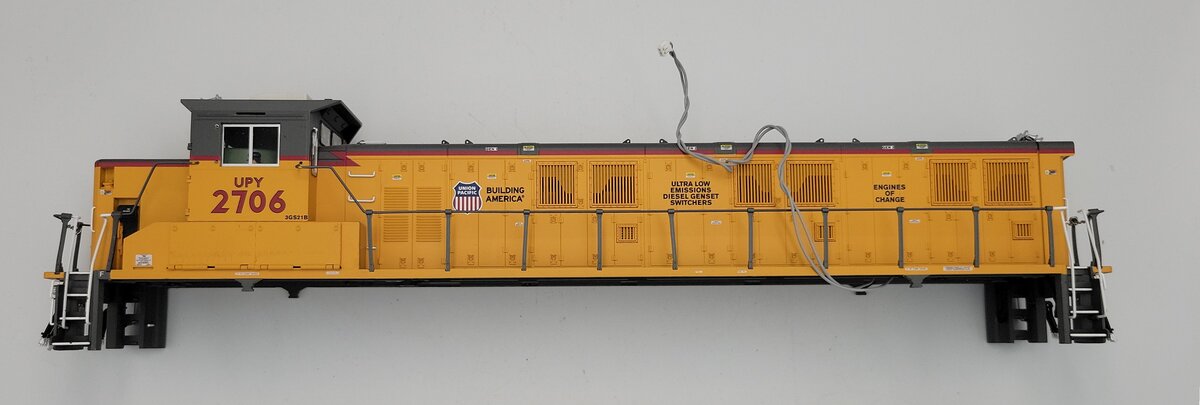 Lionel 2706-1 O Gauge Union Pacific Diesel Legacy Genset Switcher Shell #2706