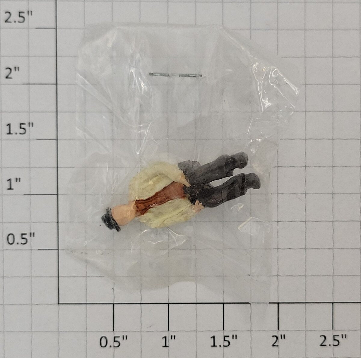 Acme 0804-21 O Gauge Painted Sitting Passenger Figure with Black Hat