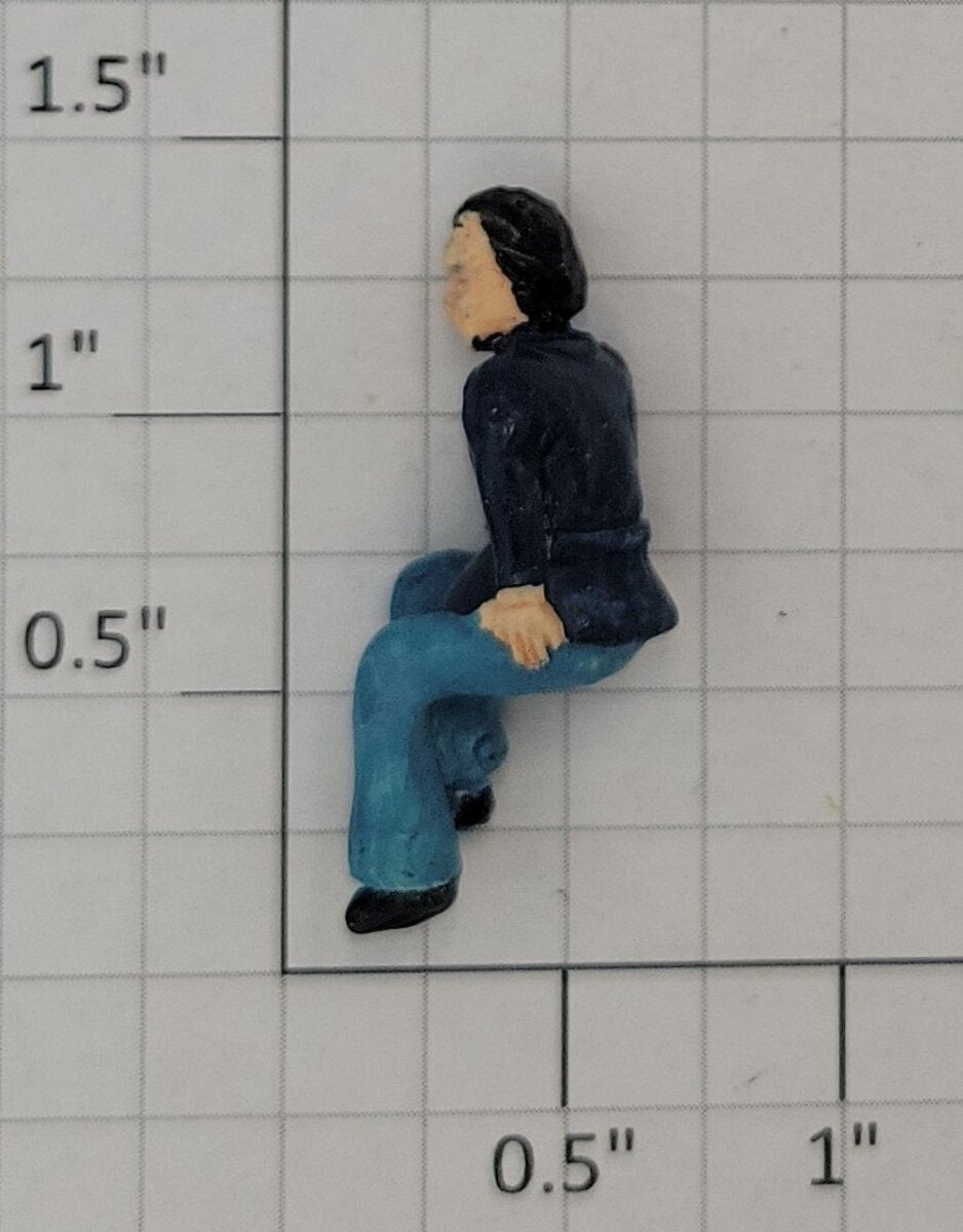 Acme 0817-21 O Gauge Sitting Passenger in Blue Outfit