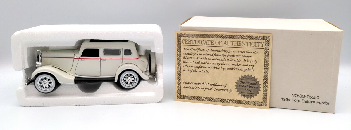 National Motors Museum Mint SS-T5550 1:32 White 1934 Ford Deluxe Forder