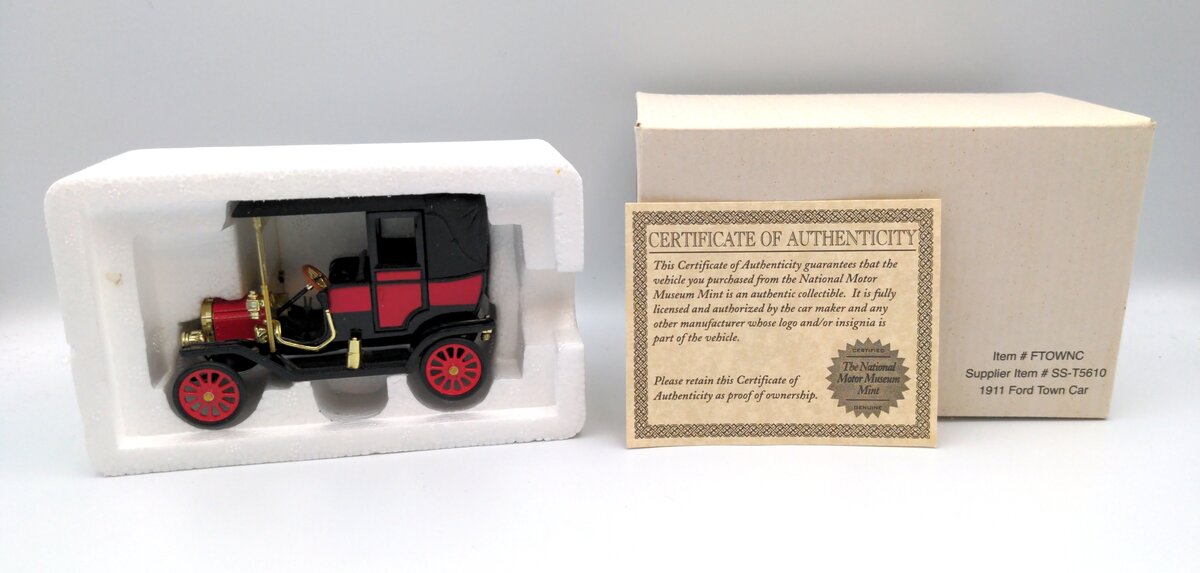 National Motors Museum Mint SS-T5610 1:32 1911 Ford Town Car (Black/Red)