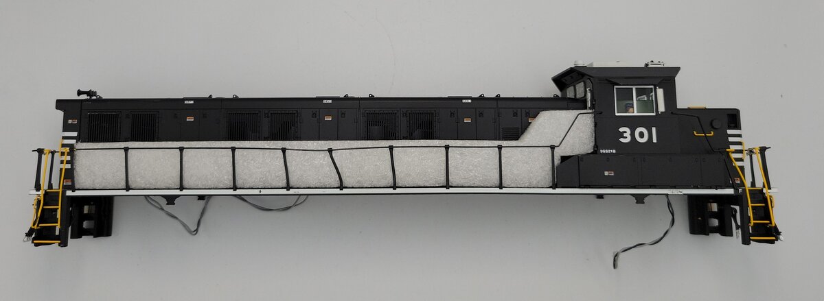 Lionel 2133120 O Gauge Norfolk Southern Legacy Genset Diesel Switcher Shell #301