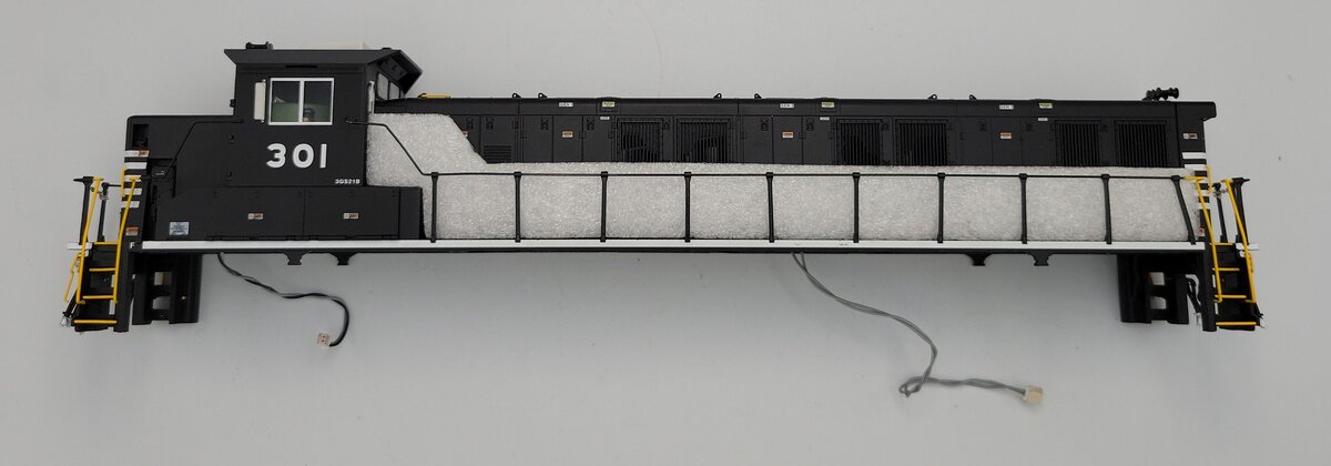 Lionel 2133120 O Gauge Norfolk Southern Legacy Genset Diesel Switcher Shell #301
