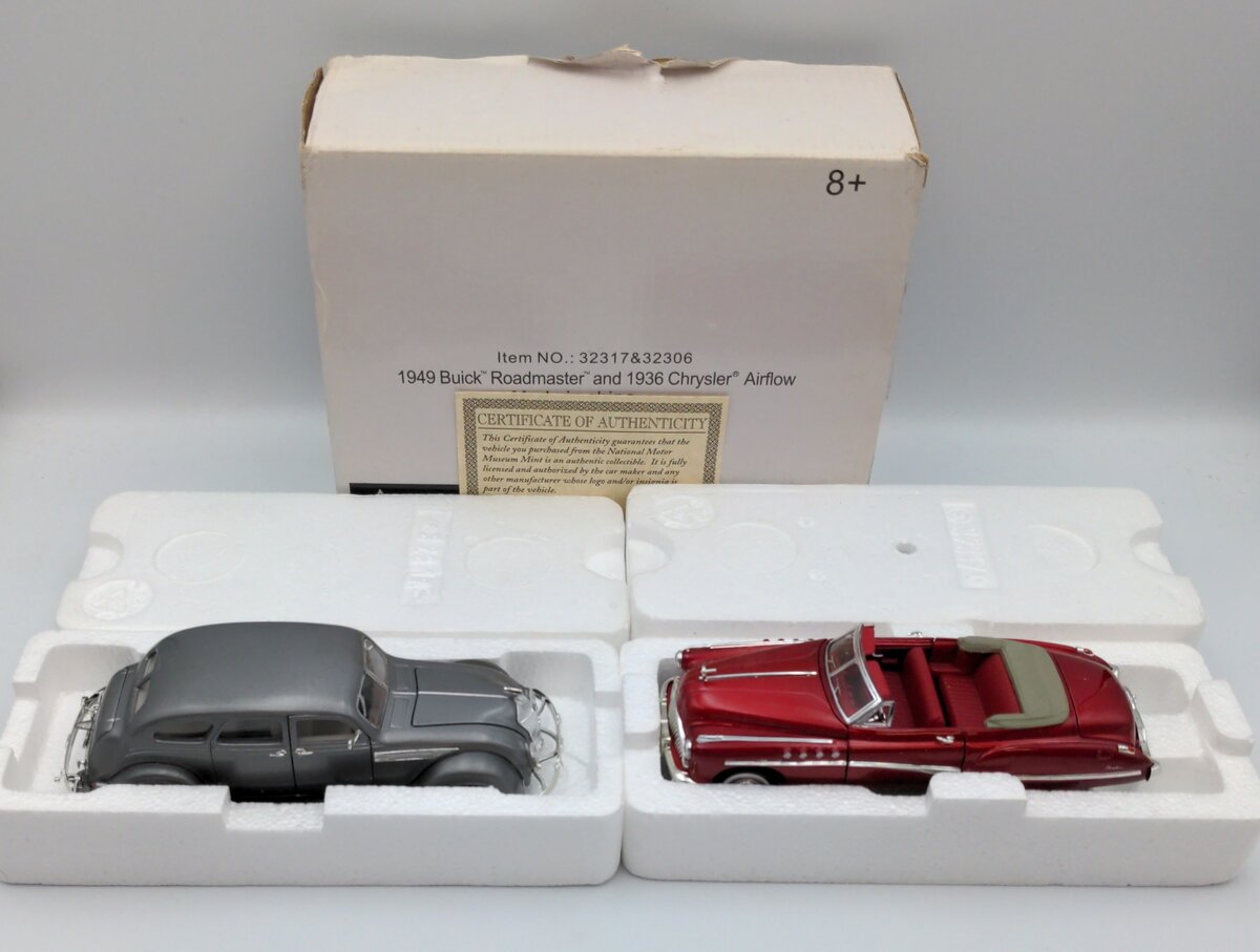 National Motors Museum Mint 32317/32306 1:32 Buick Roadmaster & Chrysler Airflow