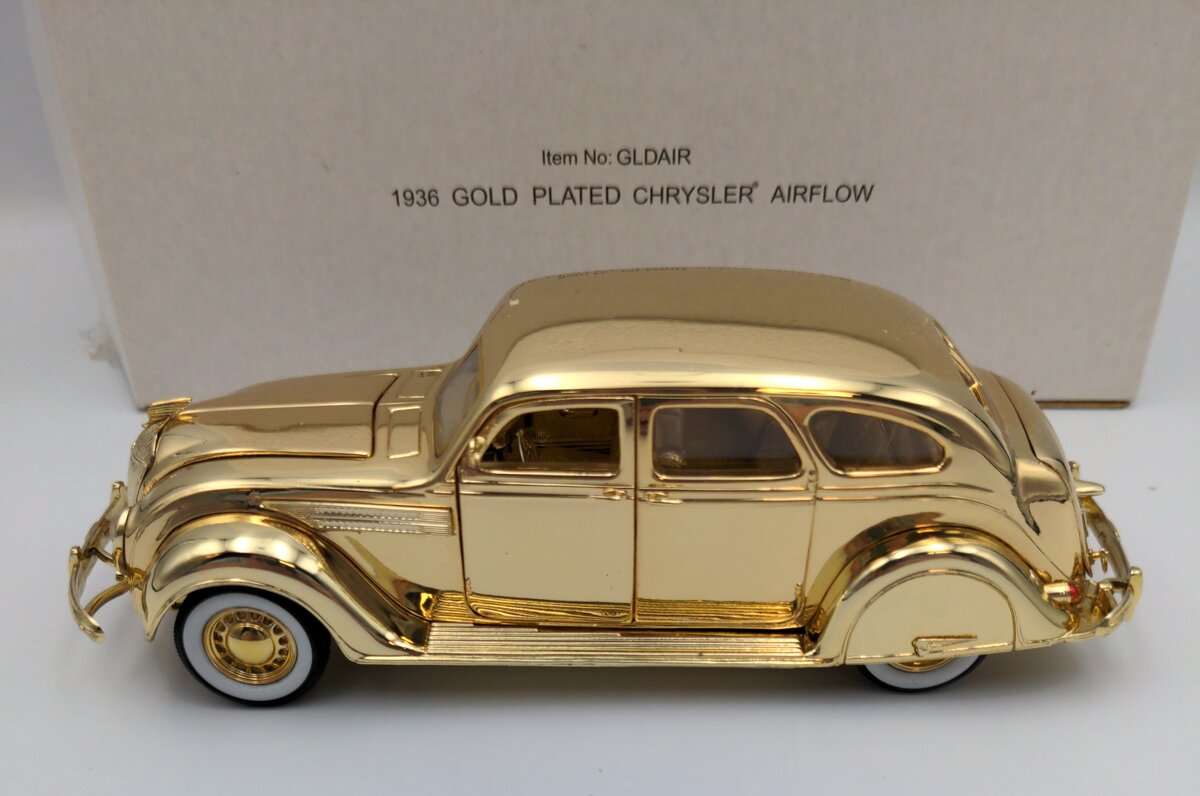 National Motors Museum Mint GLDAIR 1:32 1936 Gold Plated Chrysler Airflow