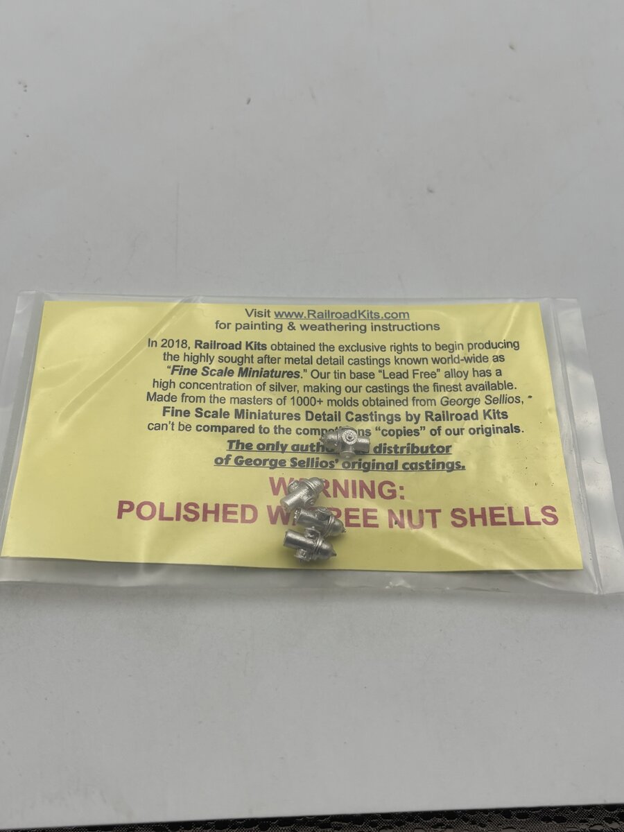 Fine Scale Miniatures Fire Hydrants Detail Castings (Pack of 4)