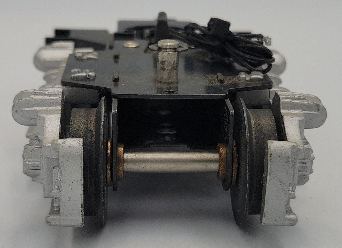 Lionel 8579-25 GP7/9 Plain Silver Sided Truck w/ Pilot & Operating Coupler