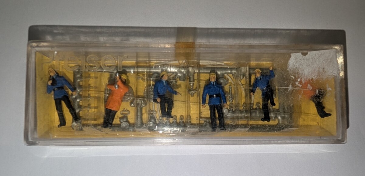 Preiser 4200 HO Scale Various Firemen & Supplies Figure Set