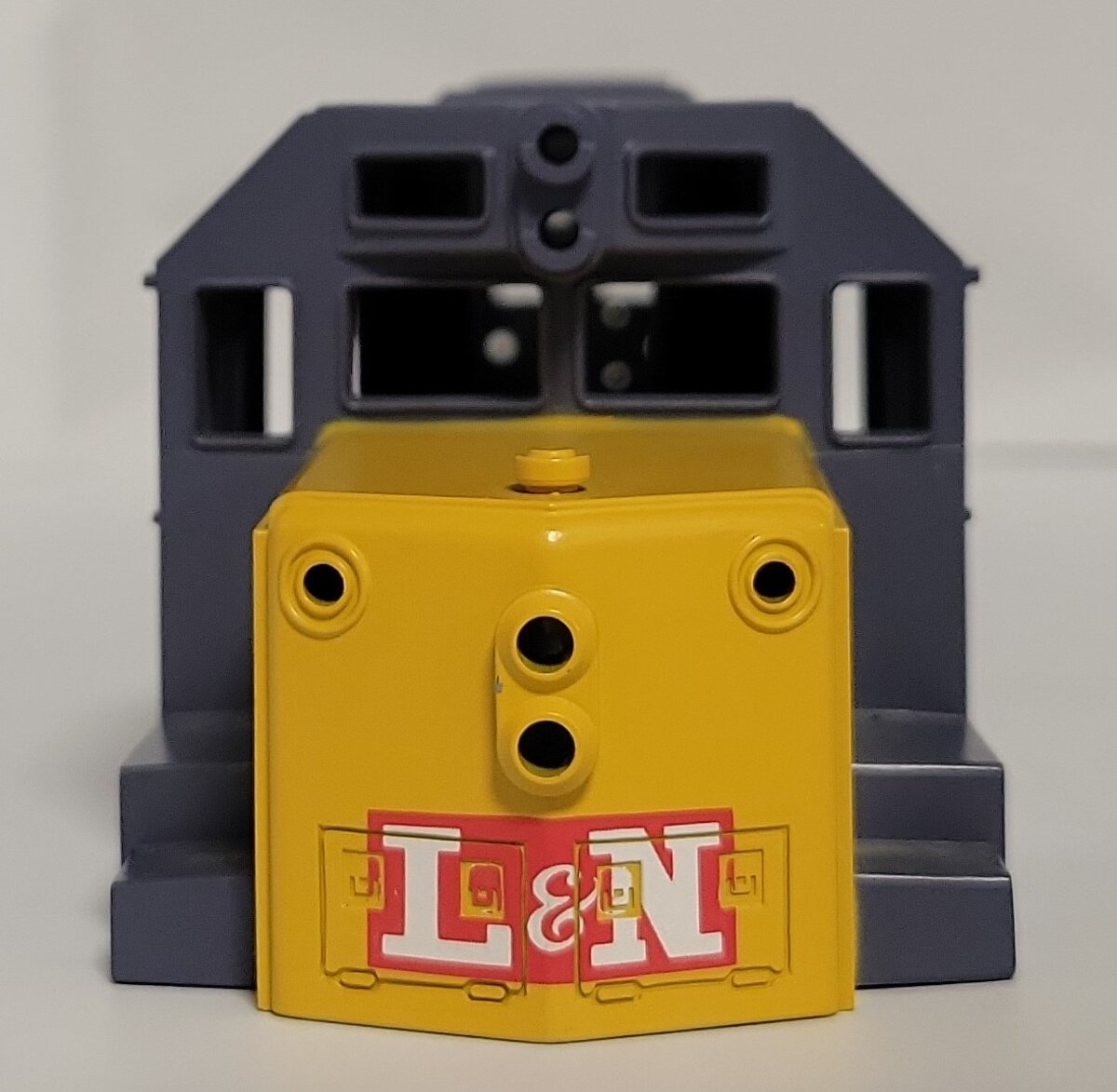 Lionel 18819-2 O Gauge Louisville & Nashville GP-38 Diesel Locomotive Body Shell