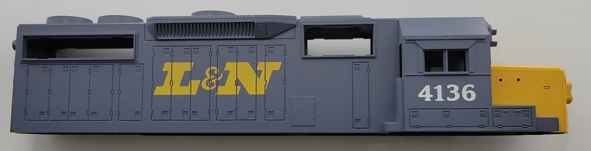 Lionel 18819-2 O Gauge Louisville & Nashville GP-38 Diesel Locomotive Body Shell