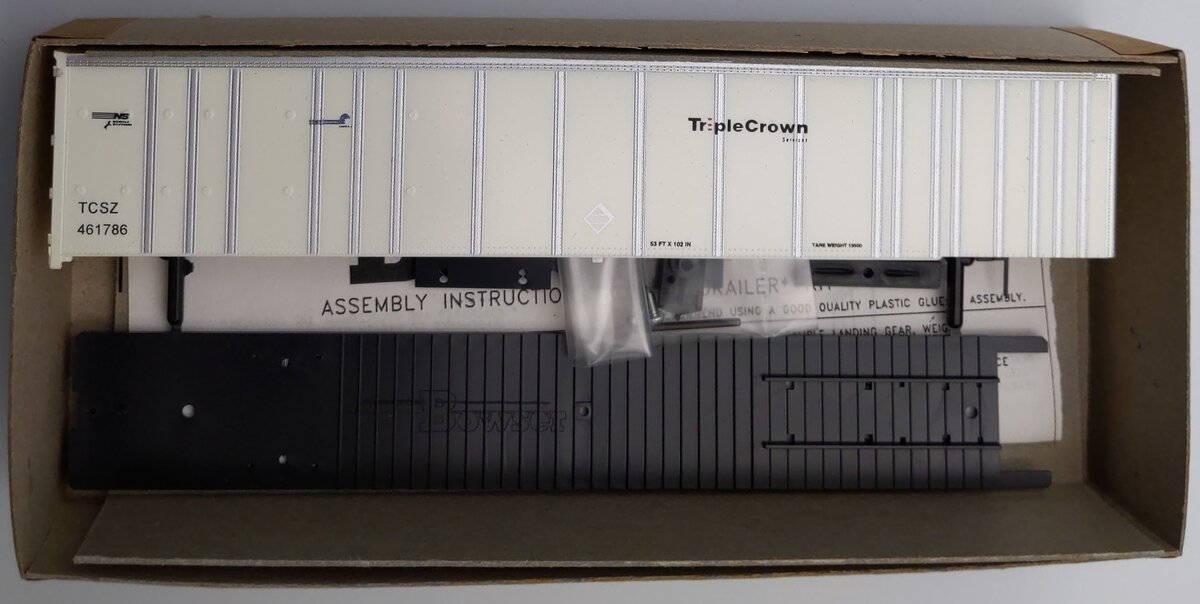 Bowser 55504 HO 53' RoadRailer Platewall Trailer Triple Crown Kit #: 461786