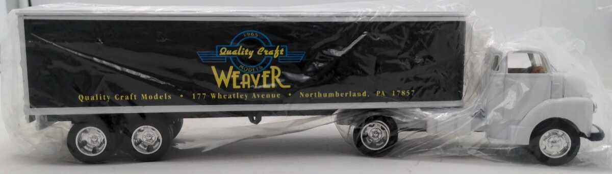 Ertl 9686UO 1:43 Scale 1950 White Chevy Semi Cab & Weaver 1965