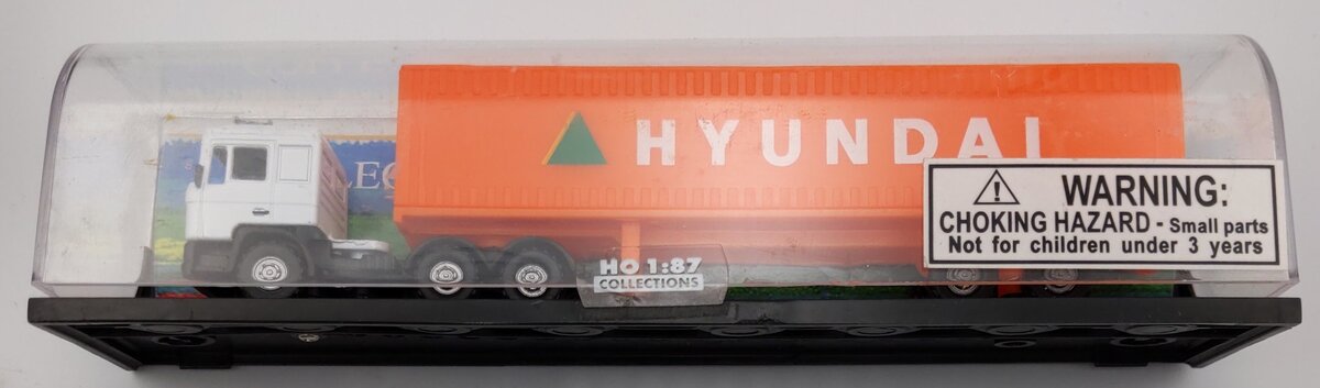 Smart Toys 21067 1:87 Hyundai Tractor Trailer - Collection Series