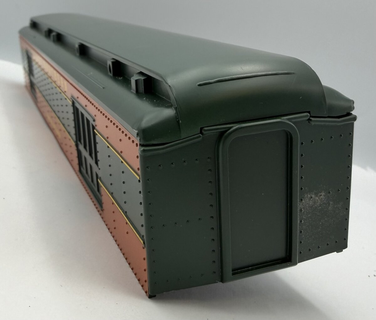 Williams 43352-4 Great Northern Empire Builder Baggage Passenger Car Shell/Frame