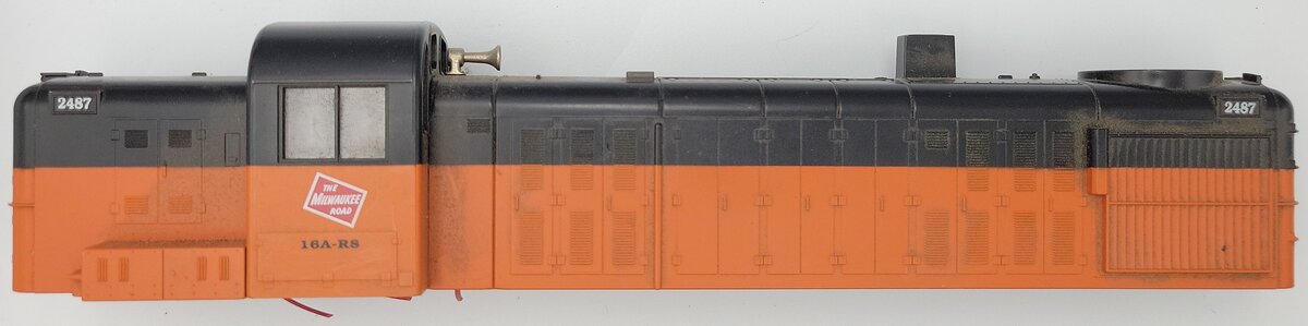 Lionel 18833 Milwaukee Road RS-3 Diesel Locomotive Shell with Trim #2487