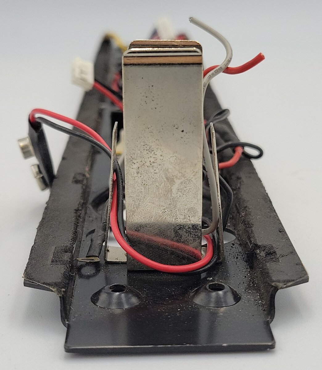 Lionel 8200-17 Diesel Loco Frame with Battery Bracket & Switch Harness