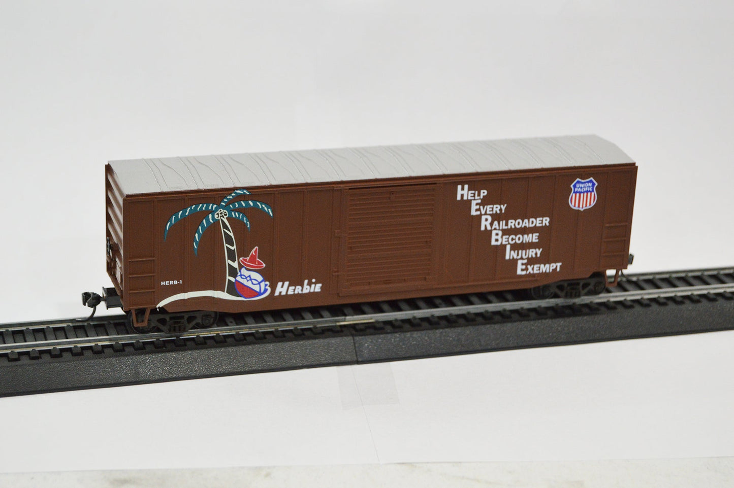 Value Trains USA 10093 HO Union Pacific Herbie Scheme 50' 6" ACF Boxcar