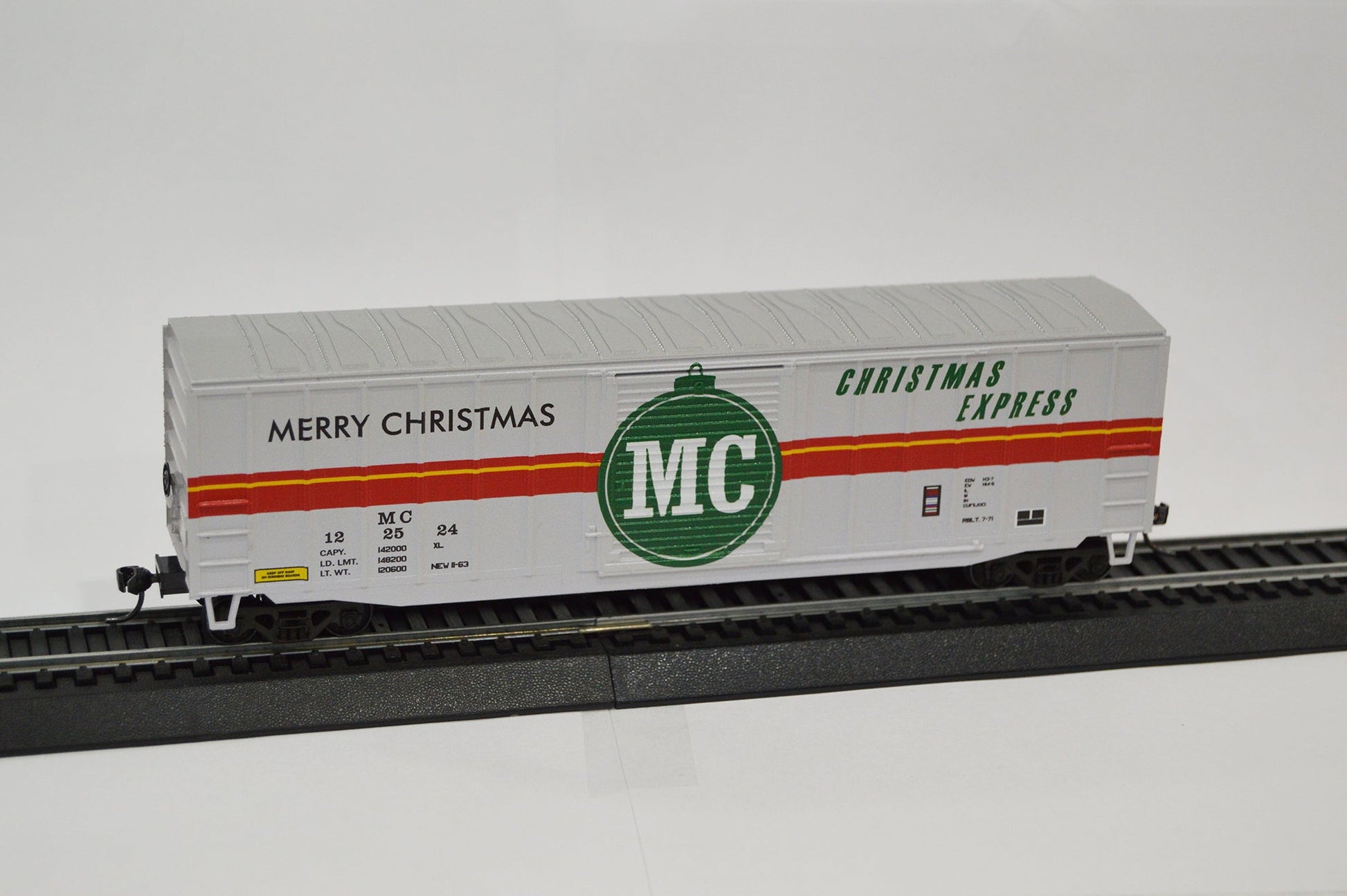 Value Trains USA 10107 HO Christmas Express Scheme 50’6” ACF Boxcar #122524