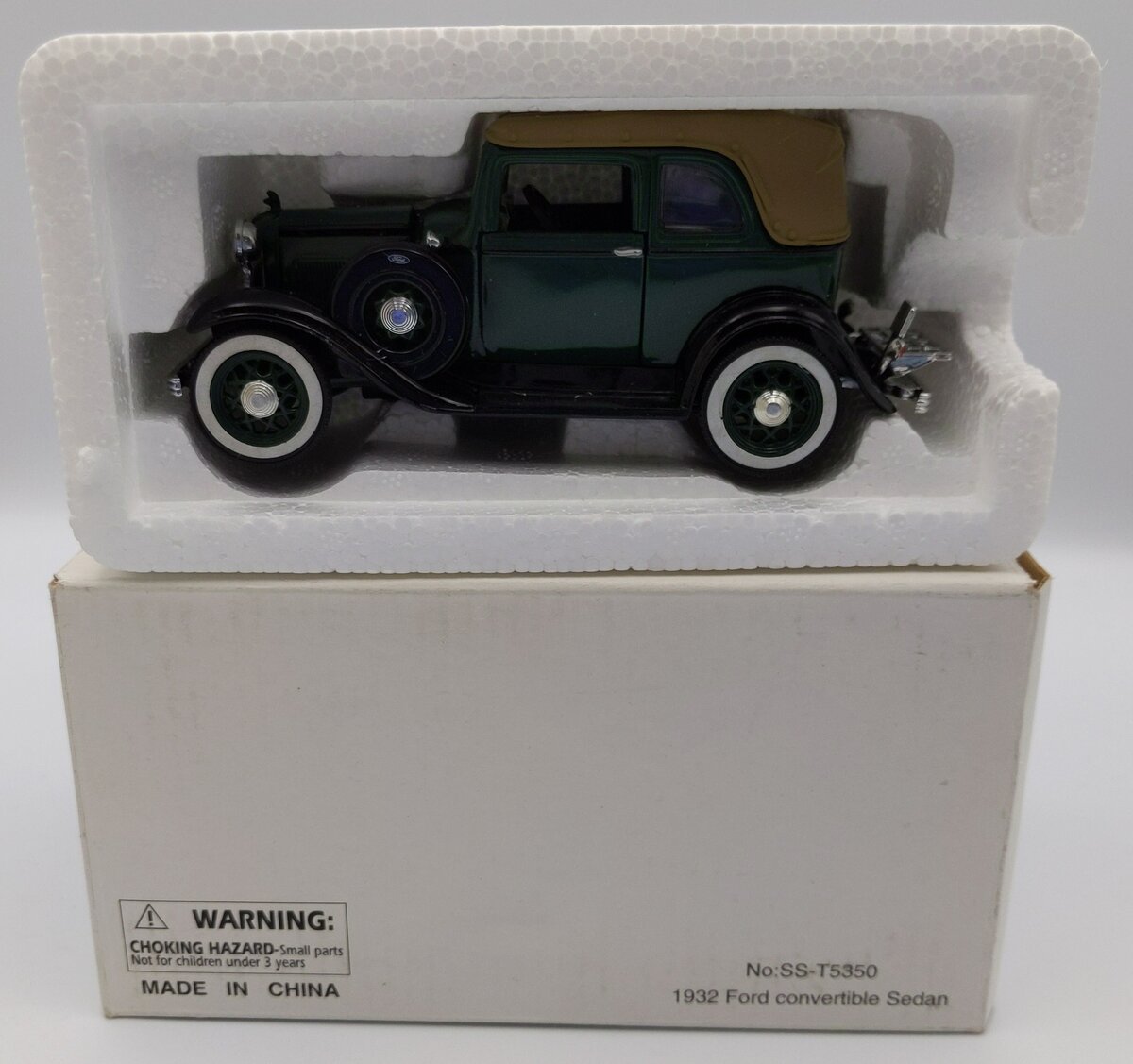 Signature Models SS-T5350 1:32 Diecast Green/Tan Ford Convertible Sedan